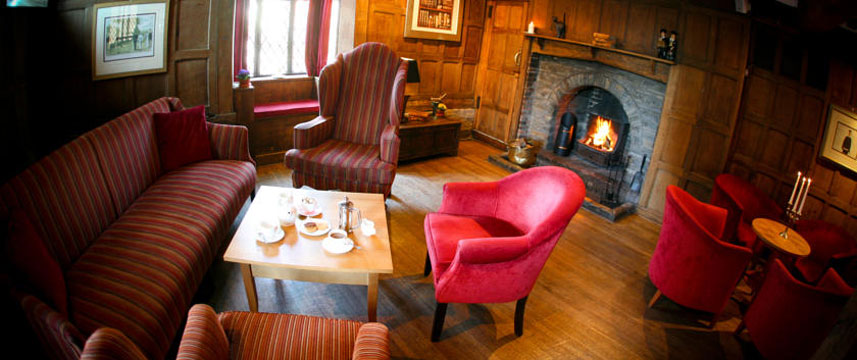 Legacy Falcon Hotel - Lounge Fireplace