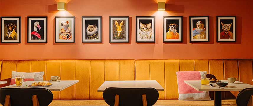 Leonardo Amsterdam Leidse Square Dining Area