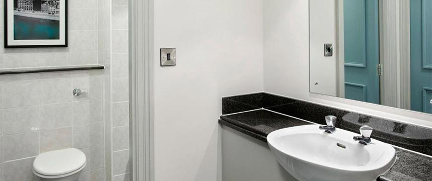 Leonardo Hotel Aberdeen Airport Bathroom