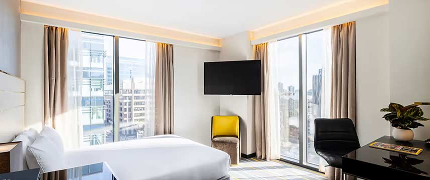 Leonardo Hotel London Aldgate - Corner Room
