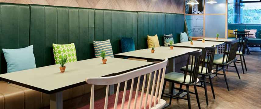 Leonardo Hotel Manchester Central - Bar & Grill Tables