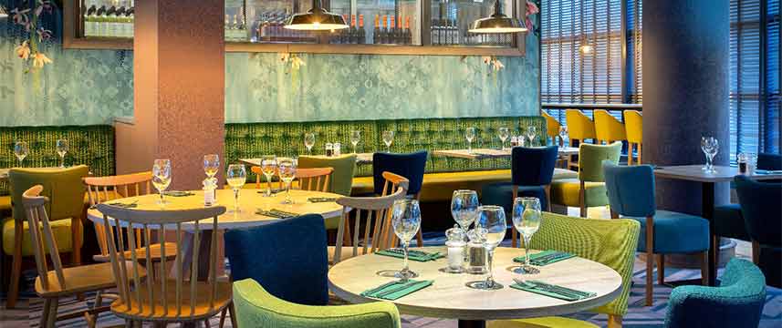 Leonardo Hotel Swindon - Restaurant Tables