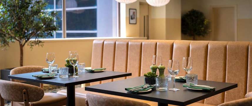 Leonardo Royal Hotel Birmingham - Restaurant Tables