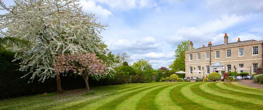 London Chigwell Prince Regent Exterior View
