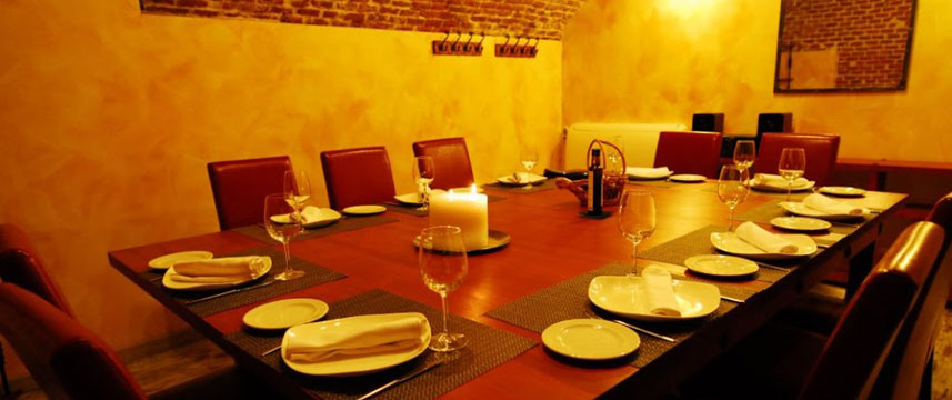 Lusso Infantas - Dining Area