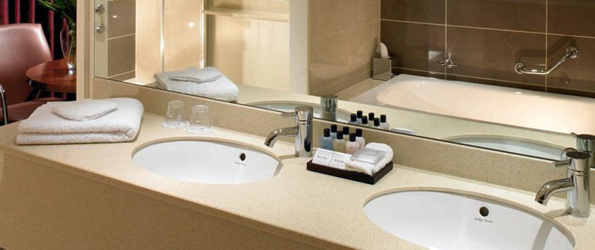 Macdonald Manchester - Bathroom