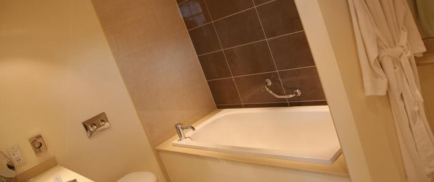 Macdonald Manchester - Standard Bathroom