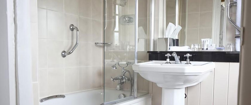 Macdonald Swans Nest Hotel - Bathroom