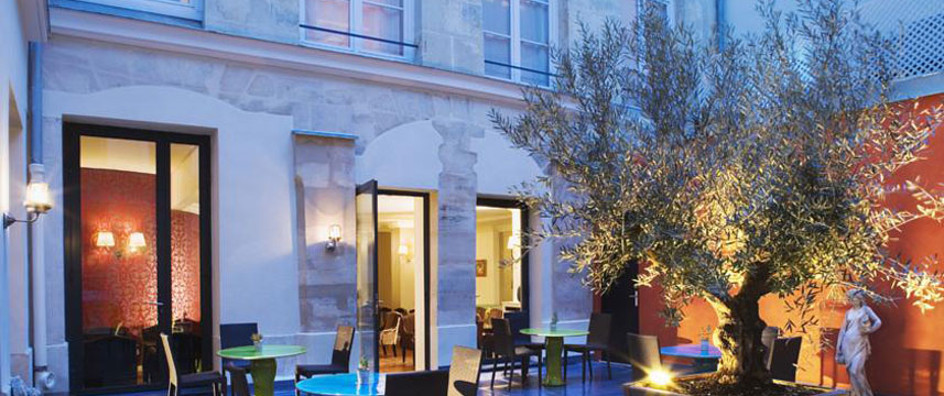 Malte Astotel Outside Night