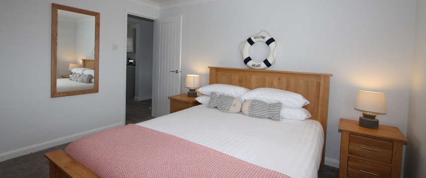 Mawgan Porth Apartments - Double Room