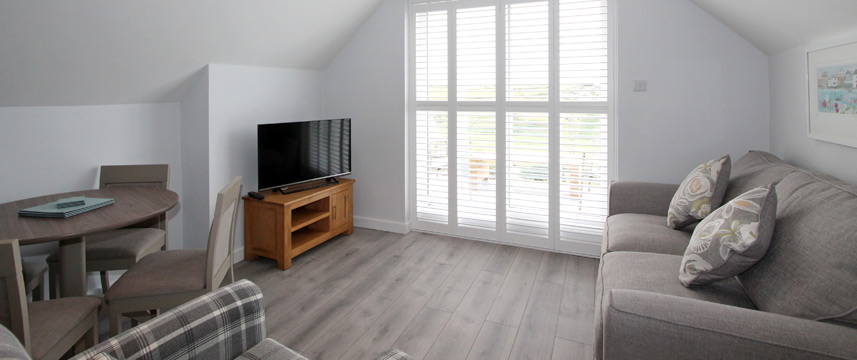 Mawgan Porth Apartments - Lounge Area