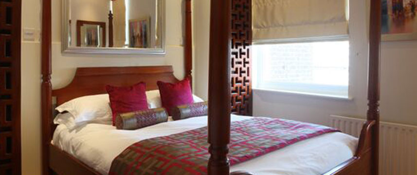 Mayflower Hotel - Four Poster Bedroom