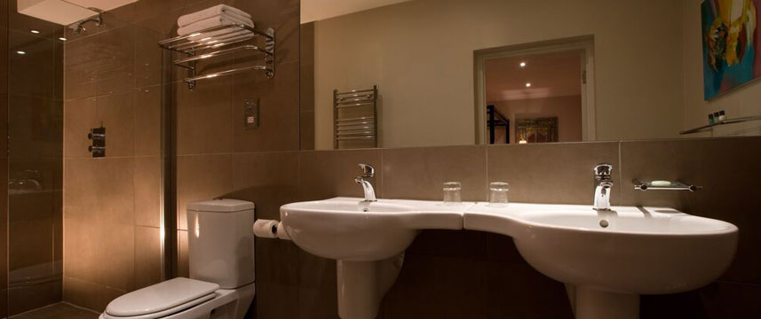 Mayflower Hotel - Suite Bathroom