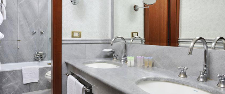 Mecenate Palace - Bathroom