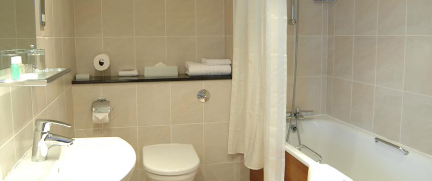 Menzies Strathallan Hotel Bathroom
