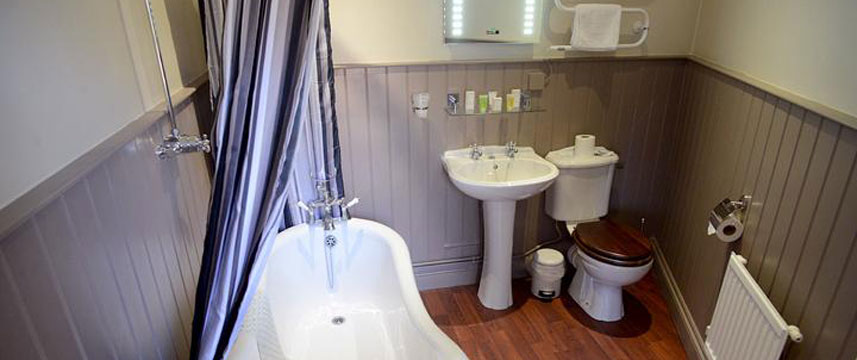 Millers Arms Inn - Bathroom Bath
