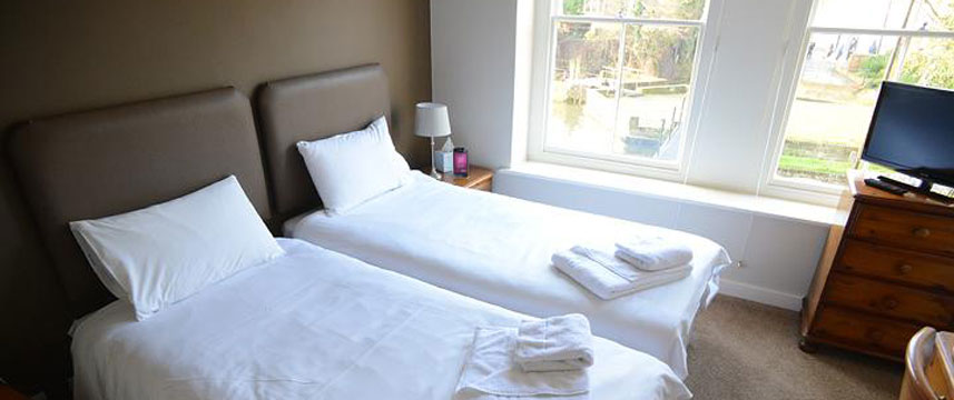 Millers Arms Inn - Twin Bed Room