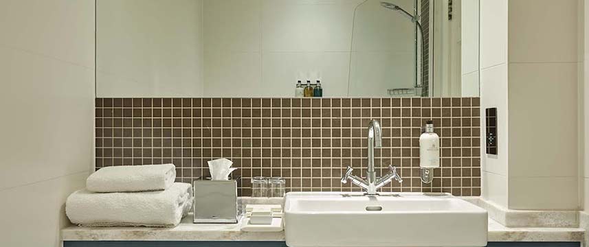 Montagu Place Hotel - Bathroom