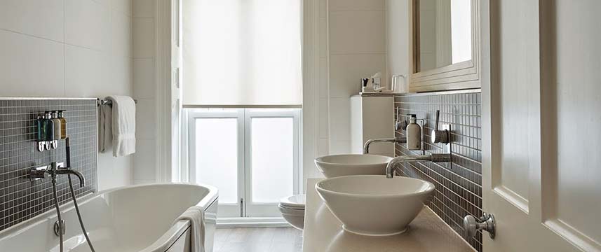 Montagu Place Hotel - Luxury Bathroom