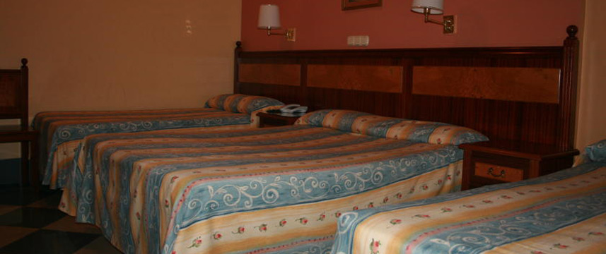 Monte Carlo Hotel - Quad Room