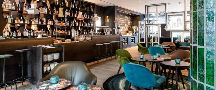 Motel One Amsterdam Waterlooplein - Breakfast Tables