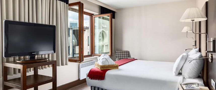 NH Grand Place Arenberg Junior Suite Bed