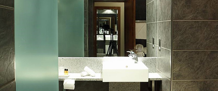 Newpark Hotel - Bathroom
