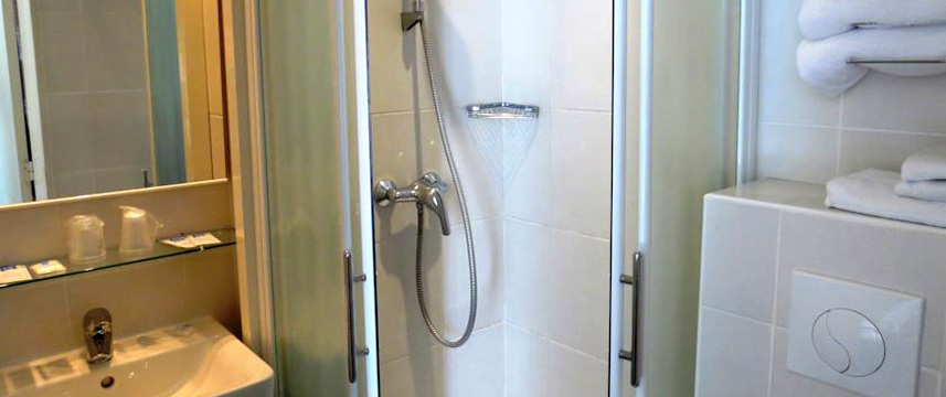 Normandie Hotel - Bathroom