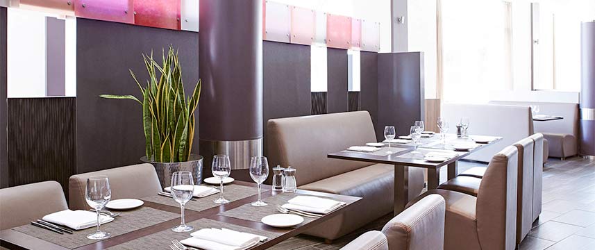 Novotel London Greenwich - Restaurant Tables
