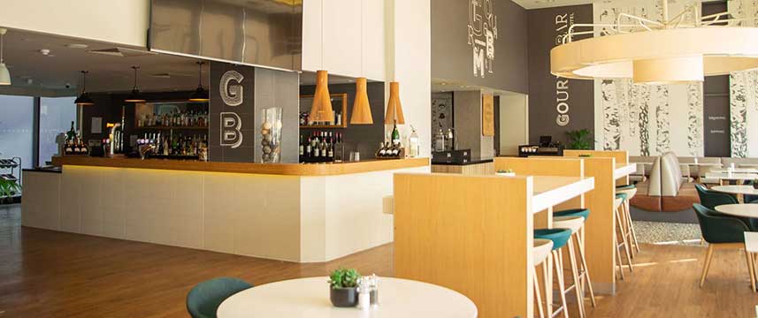 Novotel London Wembley - Gourmet Bar Tables
