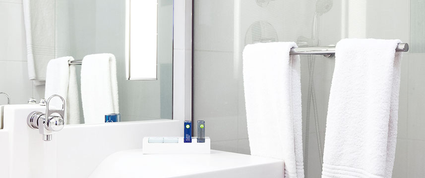 Novotel Wolverhampton - Bathroom Detail