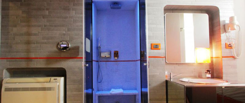 Orange Hotel - Bathroom