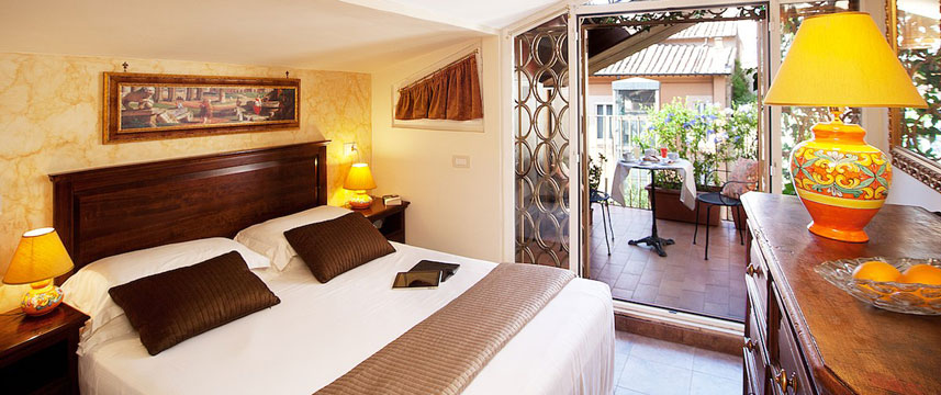 Pantheon Inn - Double Bedroom