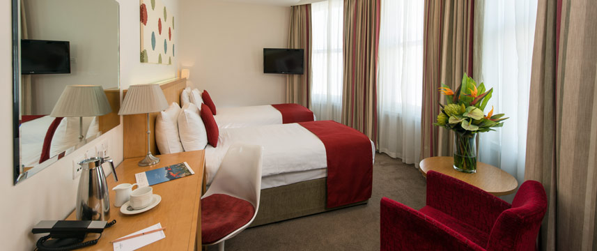 Park International Hotel - Twin Bedroom