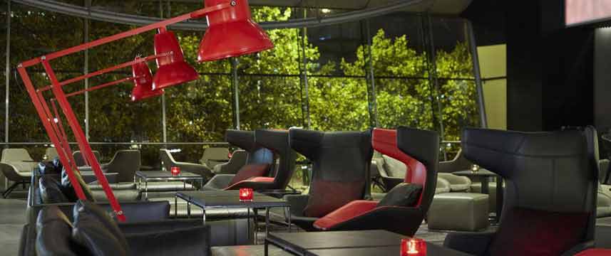 Park Plaza London Riverbank - Chino Latino Bar Tables