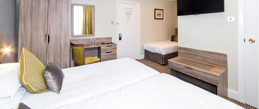 Phoenix Hotel - Triple Room