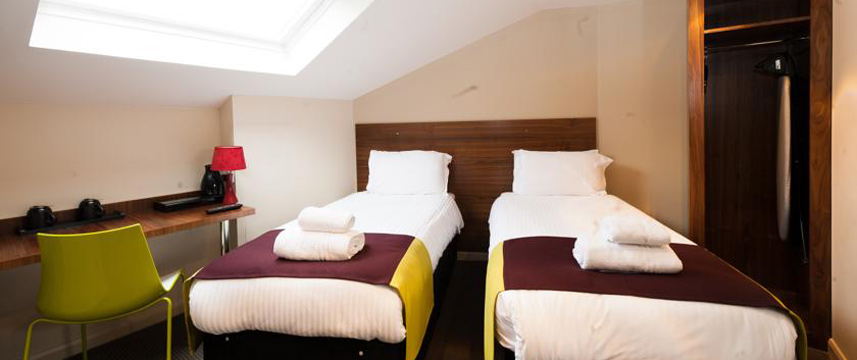 Place Hotel Twin Bedroom