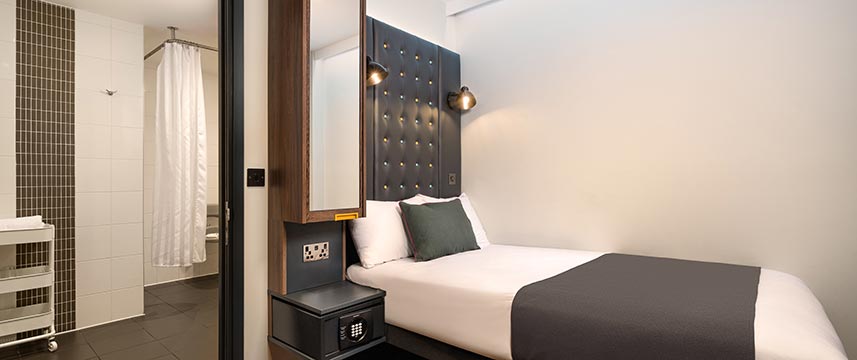 Point A London Waterloo - Inside Accessible Room