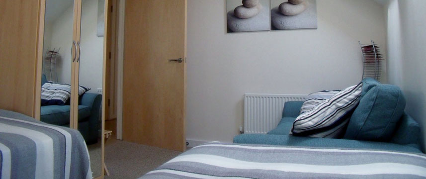 Porth Beach House - Twin Bedroom