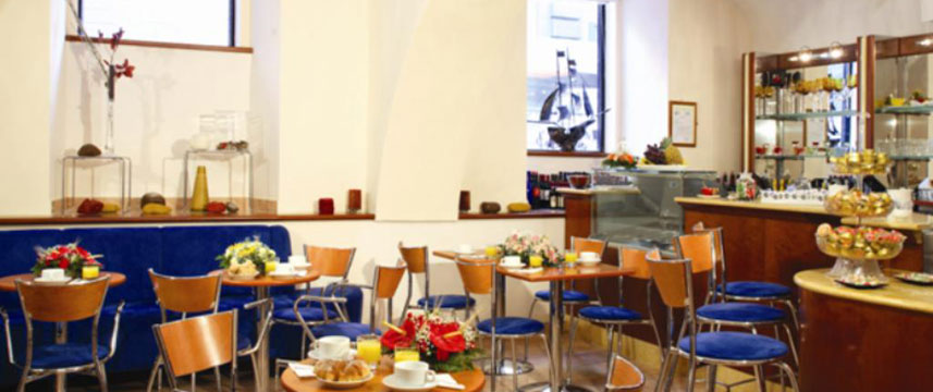 Priscilla Hotel - Bar Area