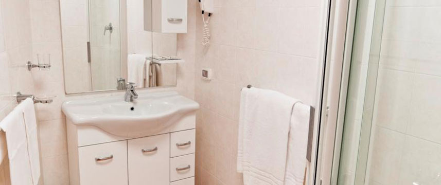 Priscilla Hotel - Bath Room