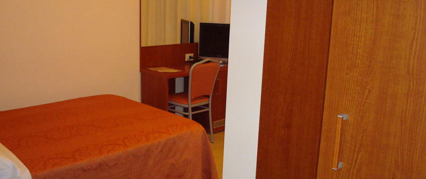 Priscilla Hotel - Double Bedroom