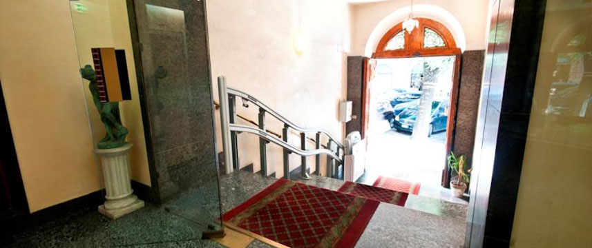 Priscilla Hotel - Entrance