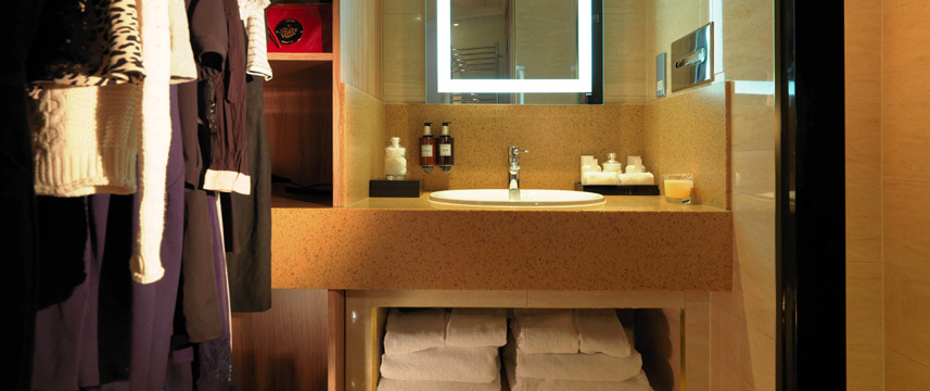 Radisson Blu Edwardian Berkshire - Suite Bathroom