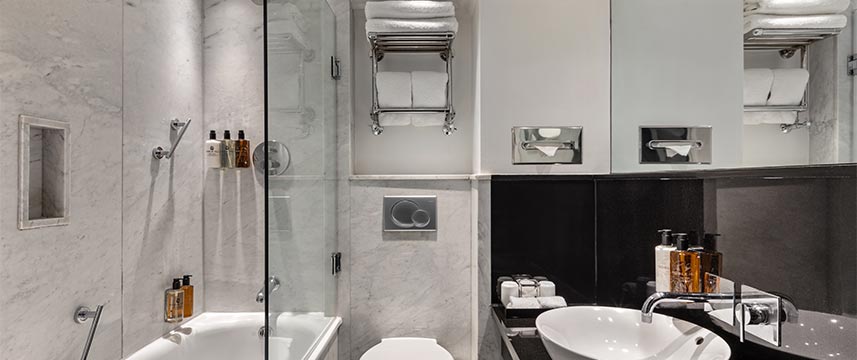 Radisson Blu Edwardian Bond Street Hotel - Bathroom