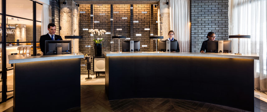 Radisson Blu Edwardian Hampshire - Reception Desk
