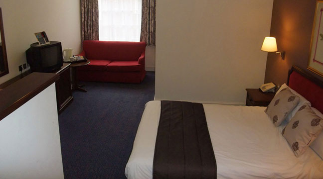 Ramada Crawley Gatwick - Family Quad