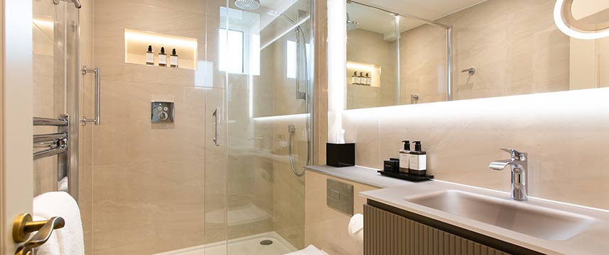 Rathbone Hotel - Shower Room
