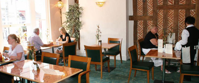 Red Lion Hotel - Bar Area