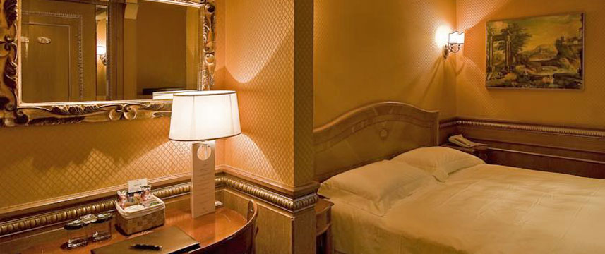 River Palace - Double Bedroom